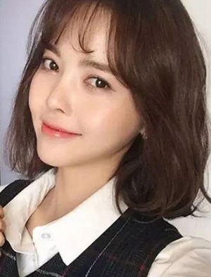 圆脸剪什么发型好看女  显脸小的短发发型图片