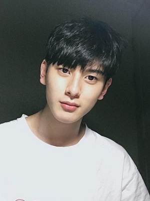 男生秋季剪什么短发好看  2021男生秋季发型推荐