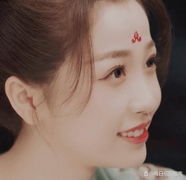 看了《苍兰诀》才发现：虞书欣的圆脸真的太吃妆造红利