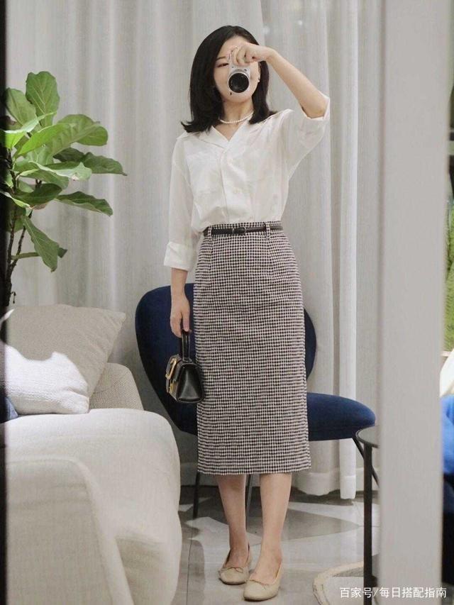 40+女人秋天别错过半身裙，学会这样穿，温柔减龄又不失高级感！