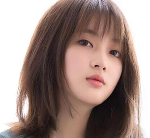 直发发型2022女中长发,尽显女神风范的直发发型
