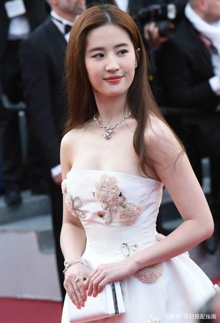 天然美女VS后天美女，女明星们的变美思路，有哪些值得我们借鉴