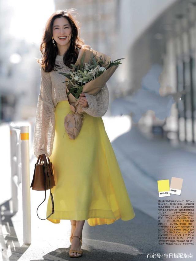建议四五十岁的女人，入秋后多穿这条“裙子”，可以轻松打造不同的造型，让穿搭优雅减龄显气质！