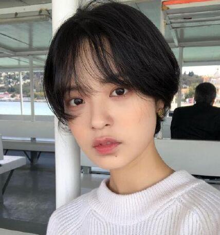 2022年最流行的女生短发,你喜欢什么样子的刘海呢