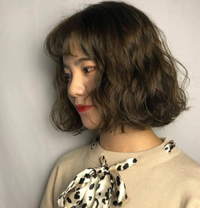 2022年最流行的女生短发,你喜欢什么样子的刘海呢