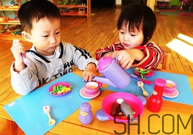 宝宝上幼儿园需要准备什么？宝宝上幼儿园哭闹怎么应对？