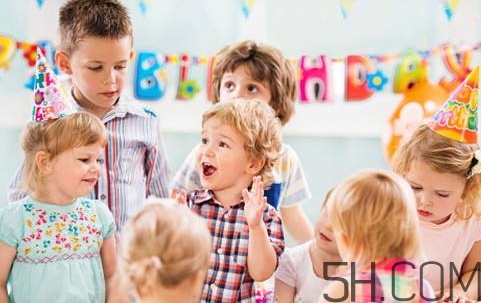 宝宝上幼儿园需要准备什么？宝宝上幼儿园哭闹怎么应对？