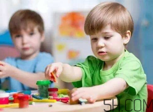 宝宝上幼儿园需要准备什么？宝宝上幼儿园哭闹怎么应对？