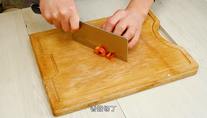 腊肠香菇炒饭的做法 腊肠香菇炒饭怎么做 