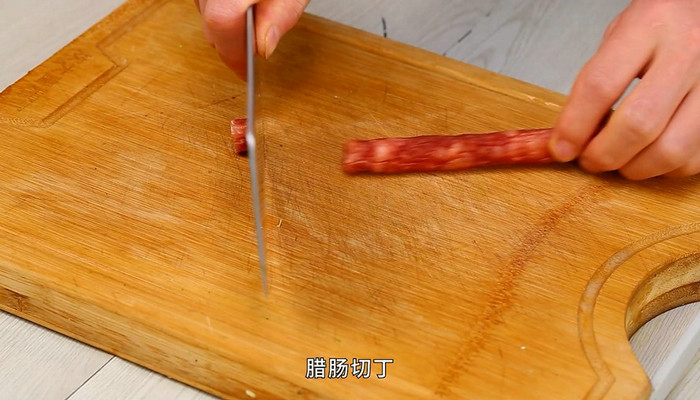 腊肠香菇炒饭的做法 腊肠香菇炒饭怎么做 