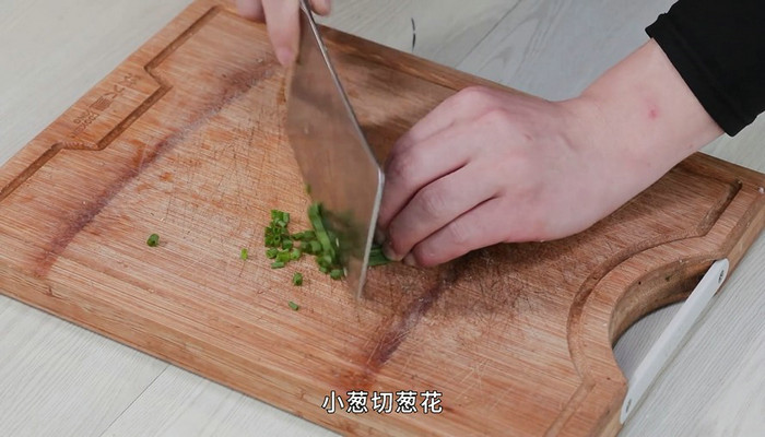 腊肠香菇炒饭的做法 腊肠香菇炒饭怎么做 