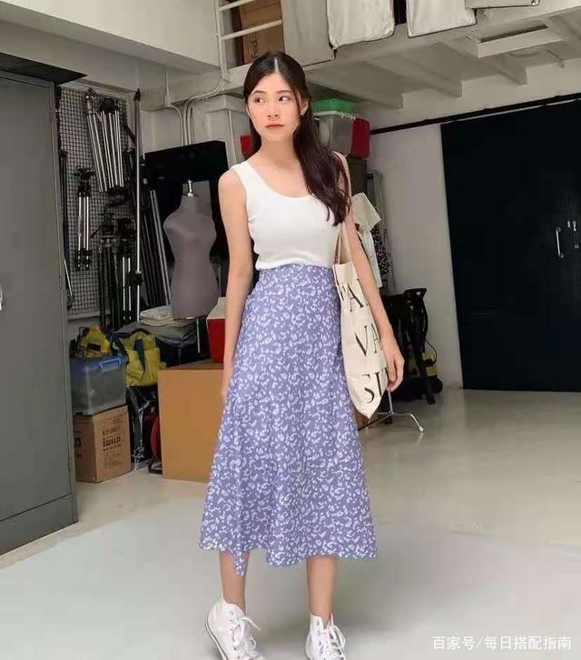 真正有品味的女人，穿“半身裙”都这样搭上衣，优雅更显品味！