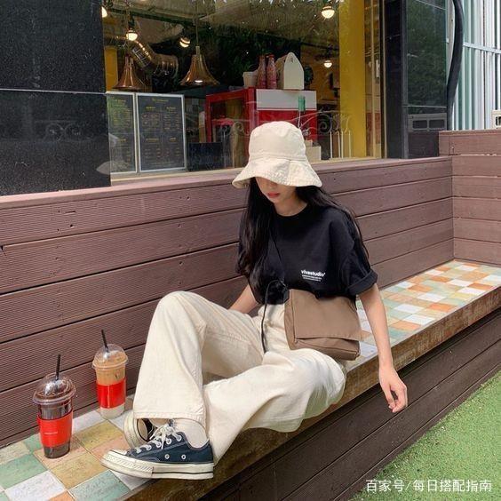 夏天穿阔腿裤时，从它的“款式”下功夫，显高显瘦又时髦！