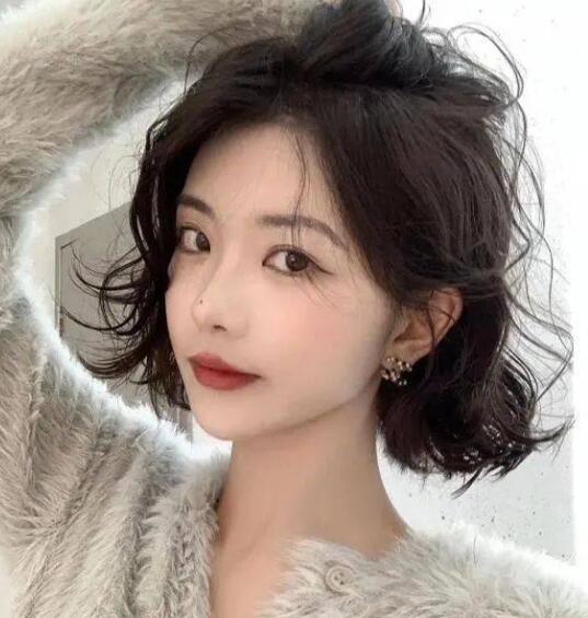 烫发发型2022年最新款女 每一款都很显气质