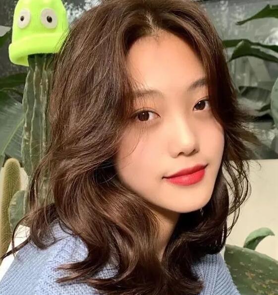 烫发发型2022年最新款女 每一款都很显气质