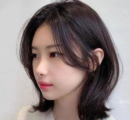 最近流行的直发发型2022,你离女神发型只有一步之遥!