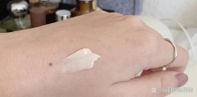 入门级大牌眼霜怎么选？雅诗兰黛预防衰老