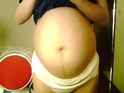 
	怀男孩肚型图片图解(宝妈怀男女孕肚图片)
