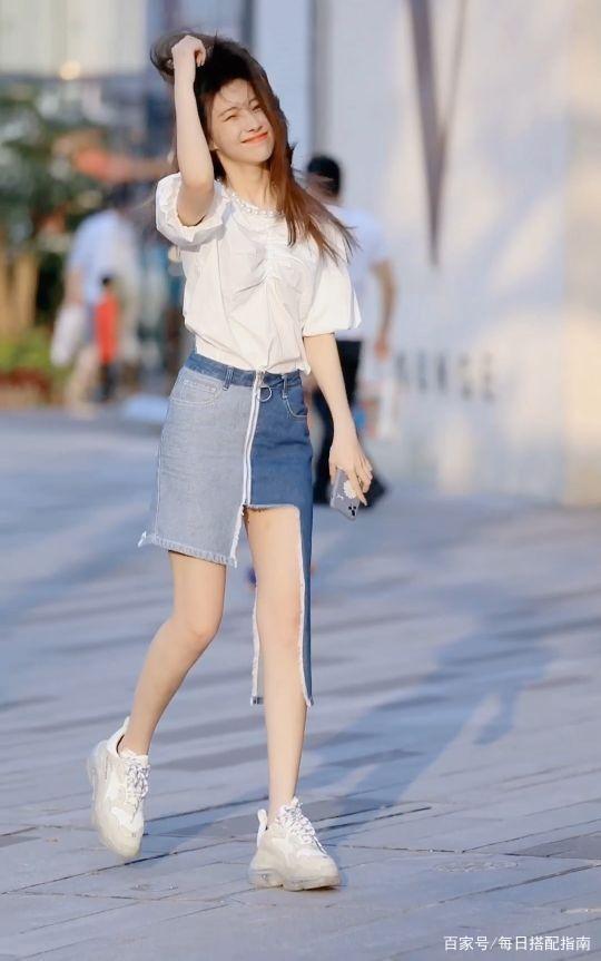 如今不流行穿短裤了，“牛仔半裙”才是夏天的正确打开方式！