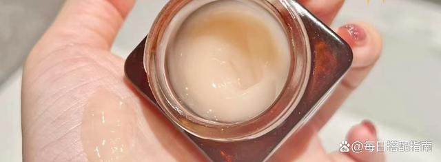 入门级大牌眼霜怎么选？雅诗兰黛预防衰老
