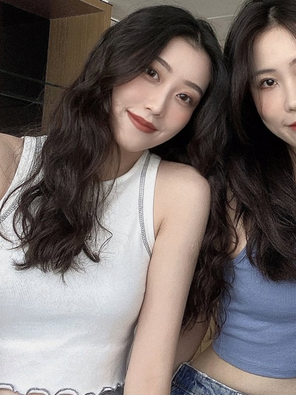 奶茶灰冷棕色女生染的最多也是最流行发色