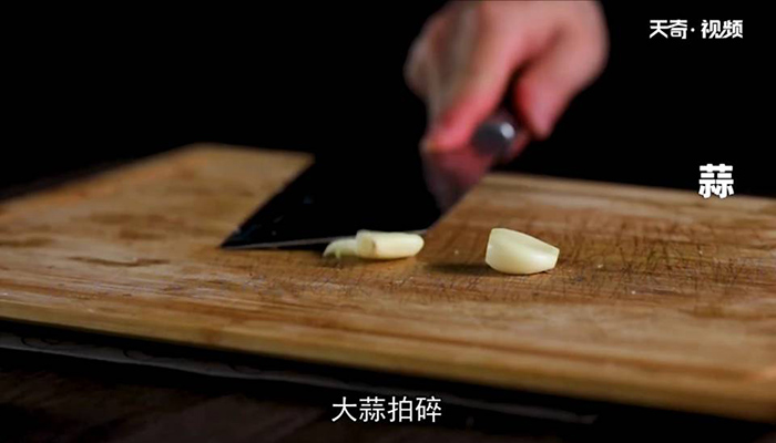 青椒炒猪头肉怎么做 青椒炒猪头肉 
