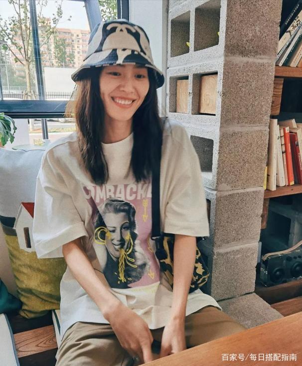 微胖的女人穿T恤，牢记“3原则2思路”，才不会显胖显臃肿，让人觉得廉价