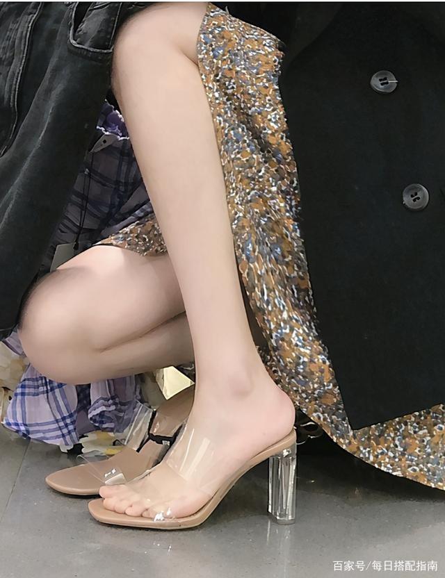 今年夏天最好看的“3双”凉鞋，舒适百搭又时髦，还很显腿细长！