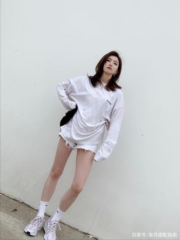 阔腿裤真的穿腻了！今年流行这2条裤子，显高显瘦，怎么搭都好看！