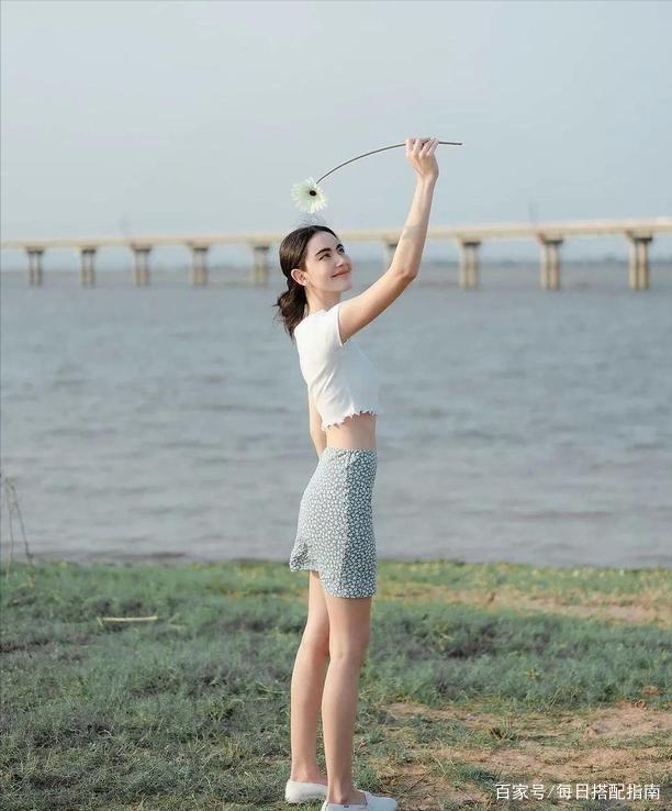 微胖的女人穿T恤，牢记“3原则2思路”，才不会显胖显臃肿，让人觉得廉价