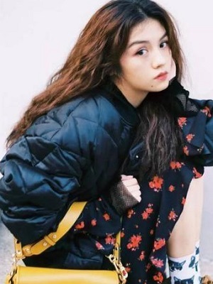​圆脸的女生适合什么发型  超洋气的“羊毛卷”发型