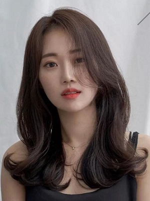 长发显小的烫发发型图片推荐