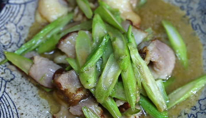 腊肉炒芥兰怎么做 腊肉炒芥兰的做法 
