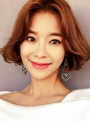 甜美好看短发梨花烫  女生短发内扣发型图片