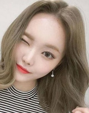 女生中长发发型  2022流行发型女图片