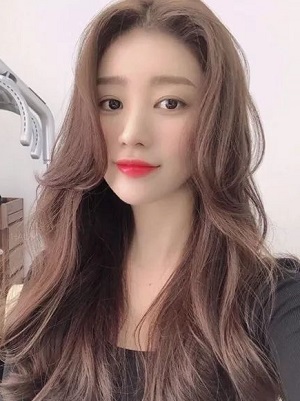 2022发型流行趋势女  短发、中长发、长发显小脸的烫发推荐