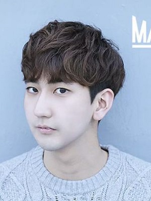 秋季男生剪什么发型好看 2022最潮男发型图片