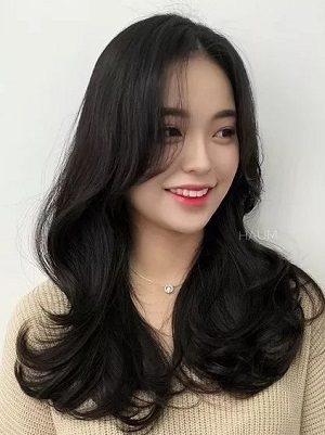 2022发型流行趋势女  短发、中长发、长发显小脸的烫发推荐