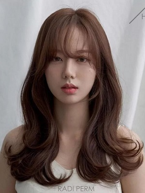 2022发型流行趋势女  短发、中长发、长发显小脸的烫发推荐