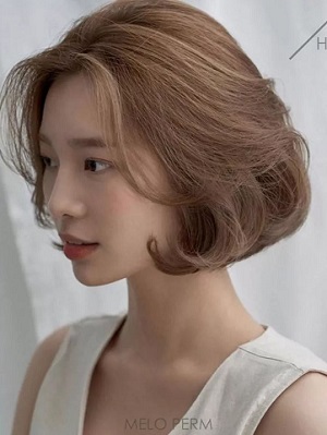 2022发型流行趋势女  短发、中长发、长发显小脸的烫发推荐