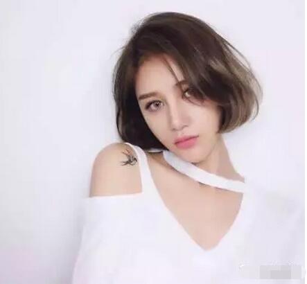 2022最新流行boboS卷短发女图片合集
