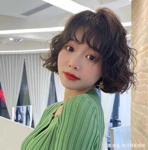 卷发才是发型的天花板，尤其是今年流行的这5款，适合不同特质的女生哦！