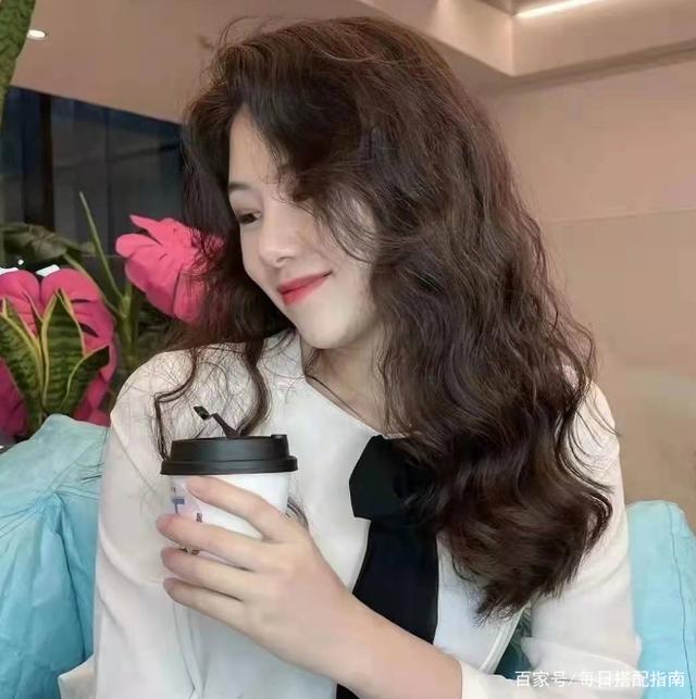 卷发才是发型的天花板，尤其是今年流行的这5款，适合不同特质的女生哦！