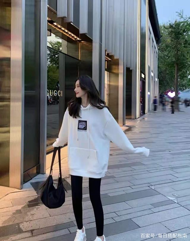 换季没衣服穿？试试这4件“万能”上衣，实用耐看又好上手，搭半身裙、搭裤子都很合适