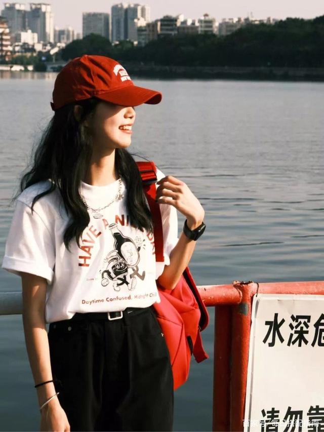夏天穿T恤切记这“3要3不要”，风格高级更显贵！