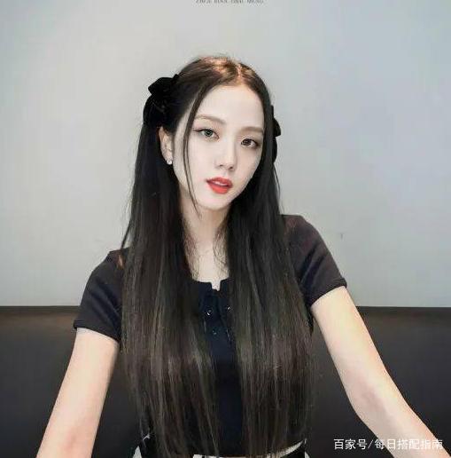 别再留黑长直了，显脸大又土气！这5款发型百搭不挑人还很耐看！