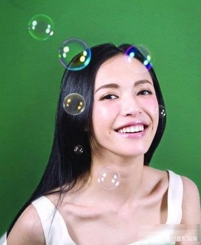 别再留黑长直了，显脸大又土气！这5款发型百搭不挑人还很耐看！
