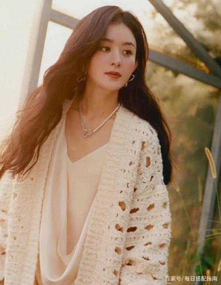 赵丽颖越来越美了，“调色盘”穿搭演绎春日氛围