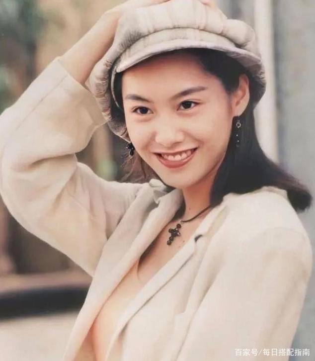 这才是适合中年女性的穿搭，简约高级又耐看，轻松甩掉“老气感”