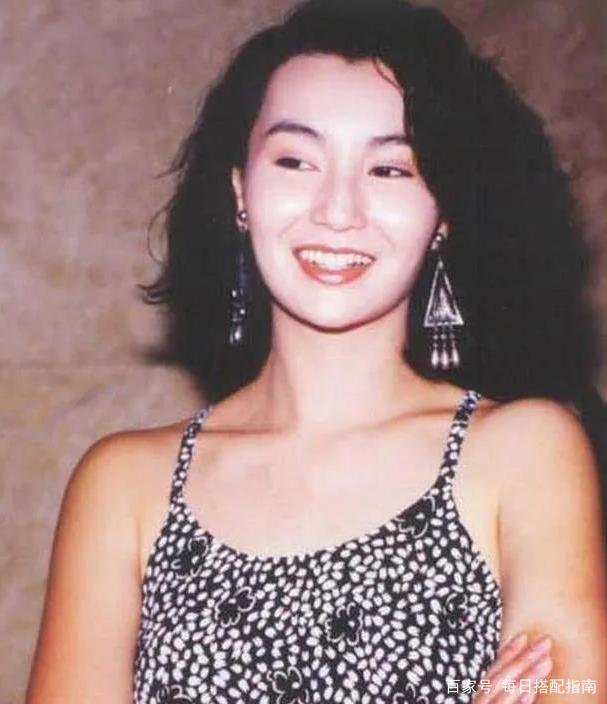 这才是适合中年女性的穿搭，简约高级又耐看，轻松甩掉“老气感”
